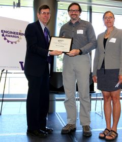 Professor Bruce Darling receives COE Faculty Award in Teaching